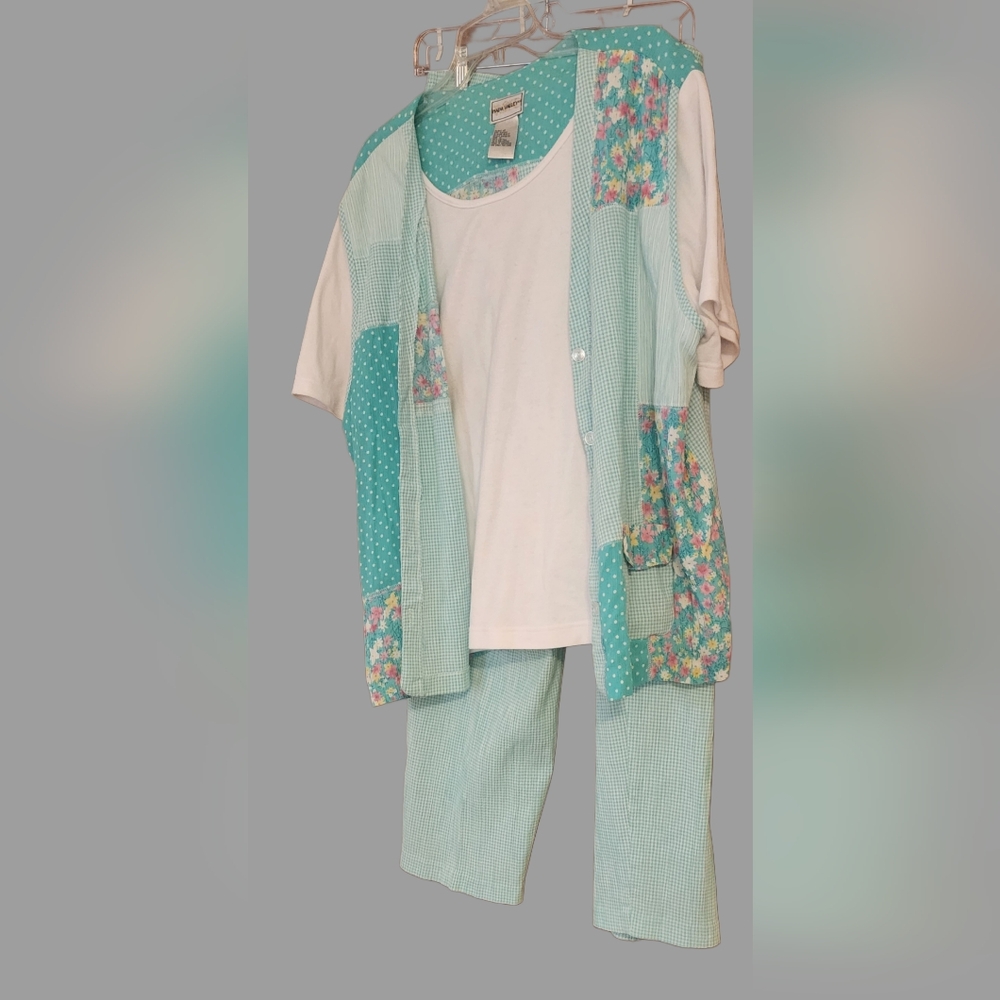 Women's Mint Patchwork Capris Set with Cream Tee